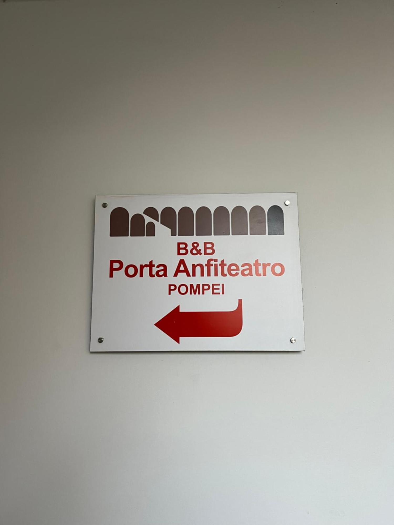 ホテル Porta Anfiteatro ポンペイ エクステリア 写真