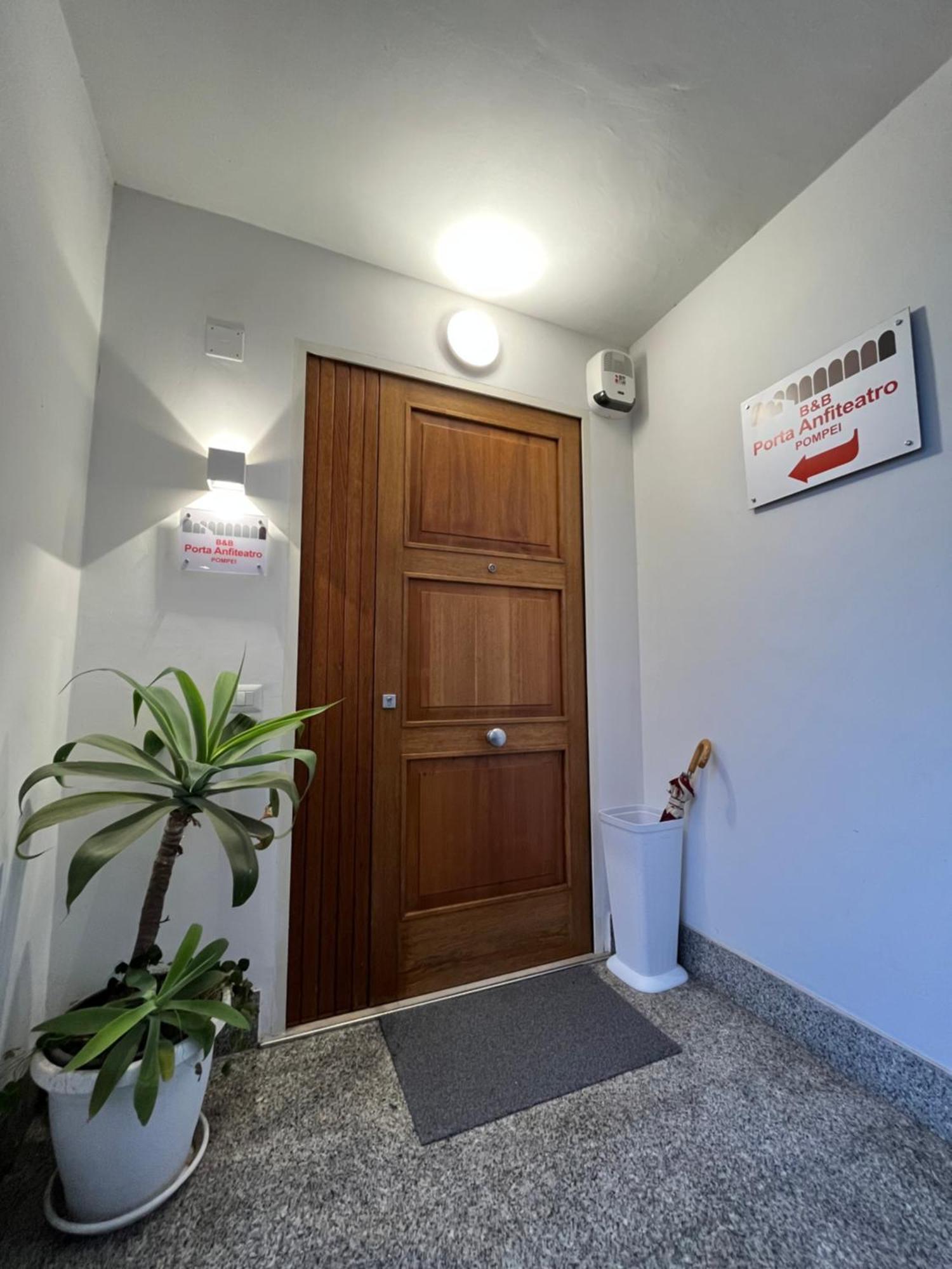 ホテル Porta Anfiteatro ポンペイ エクステリア 写真